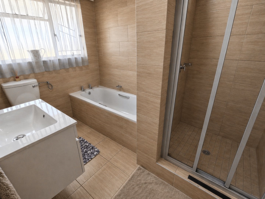 3 Bedroom Property for Sale in Langenhovenpark Free State